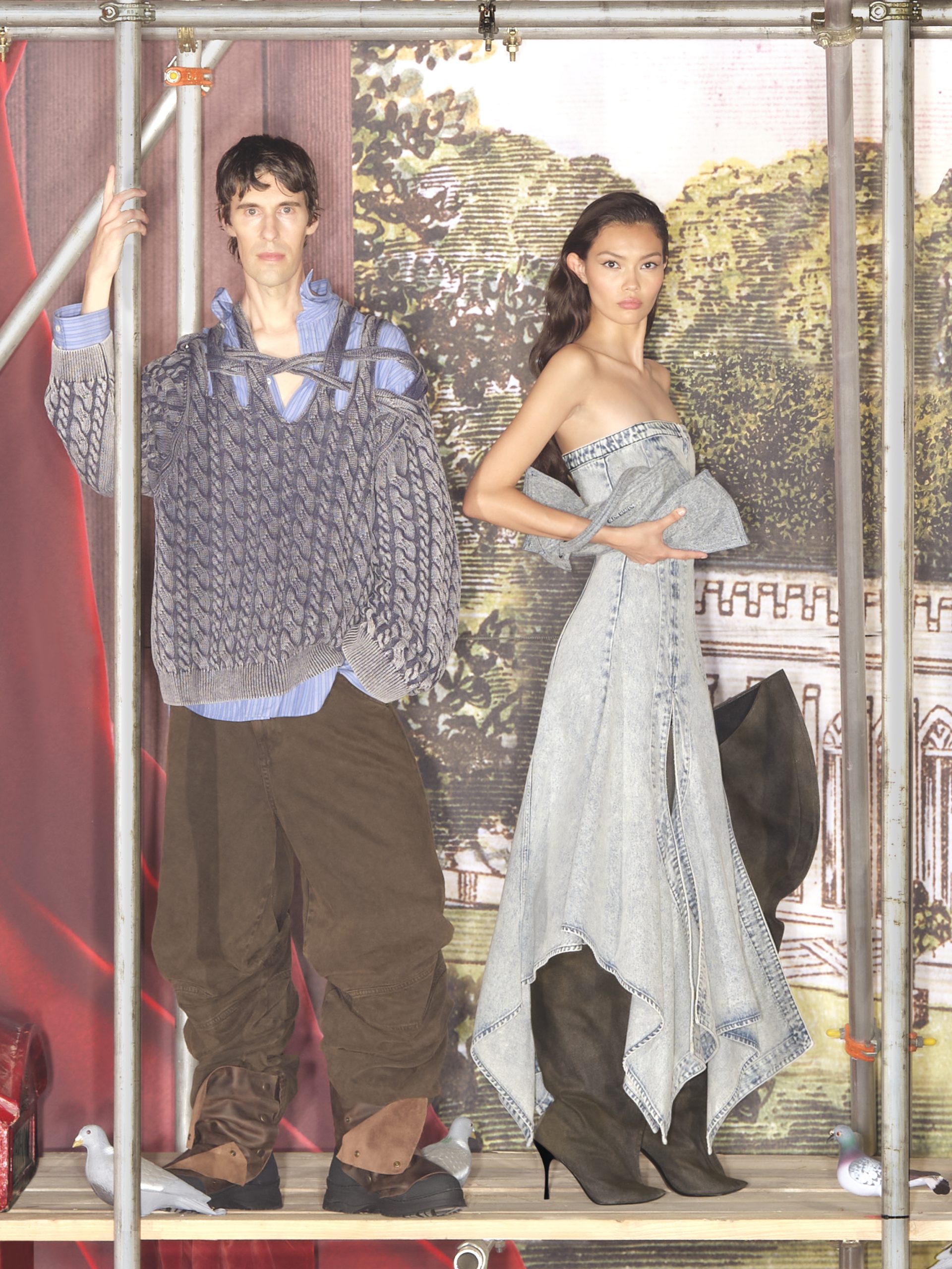 Prvi pogled H&M Glenn Martens kolekcija Razigrana kampanja s Joanne Lumley i Richardom E. Grantom slavi individualnost i samoizražavanje.