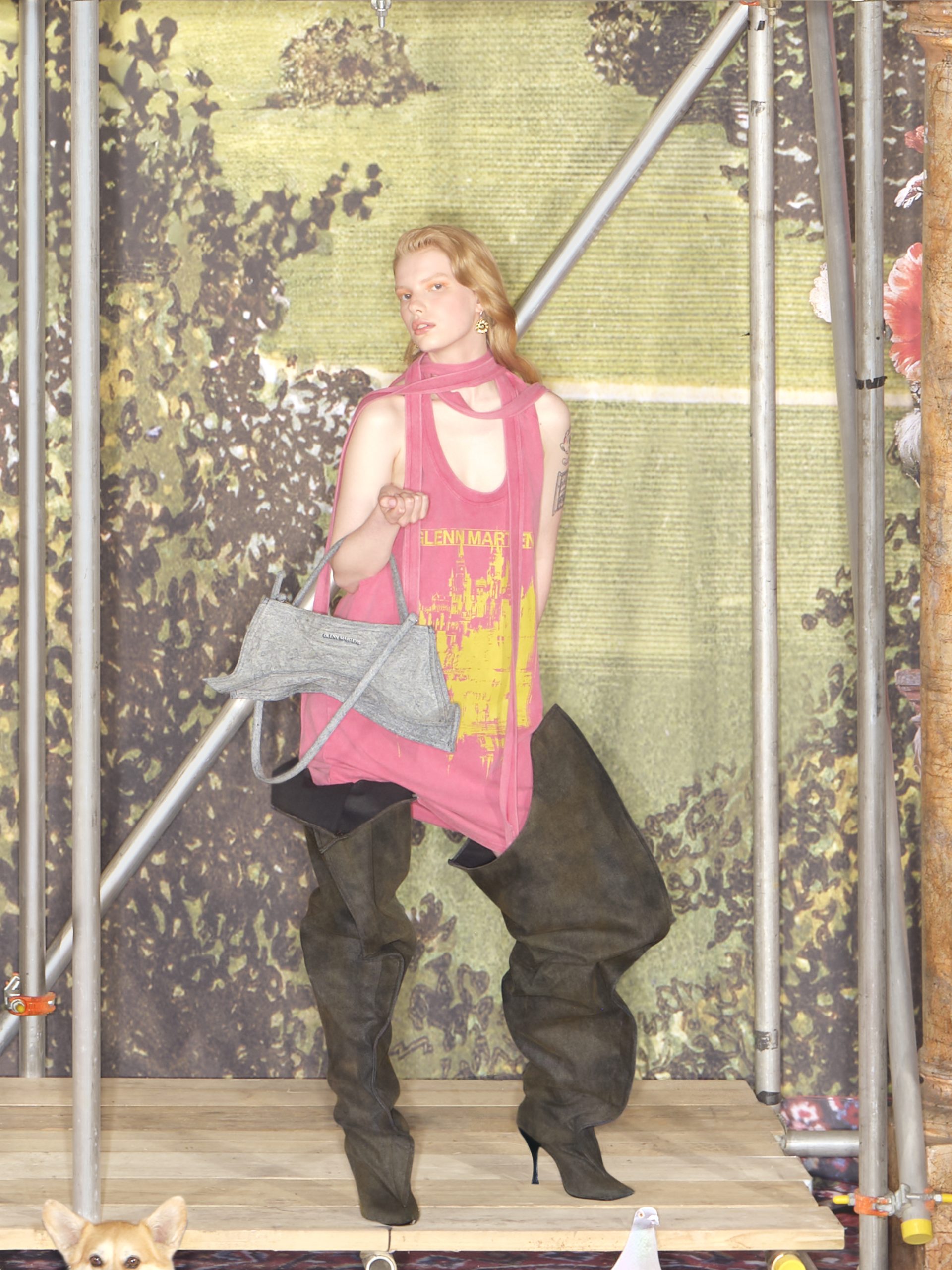 Prvi pogled H&M Glenn Martens kolekcija Razigrana kampanja s Joanne Lumley i Richardom E. Grantom slavi individualnost i samoizražavanje.