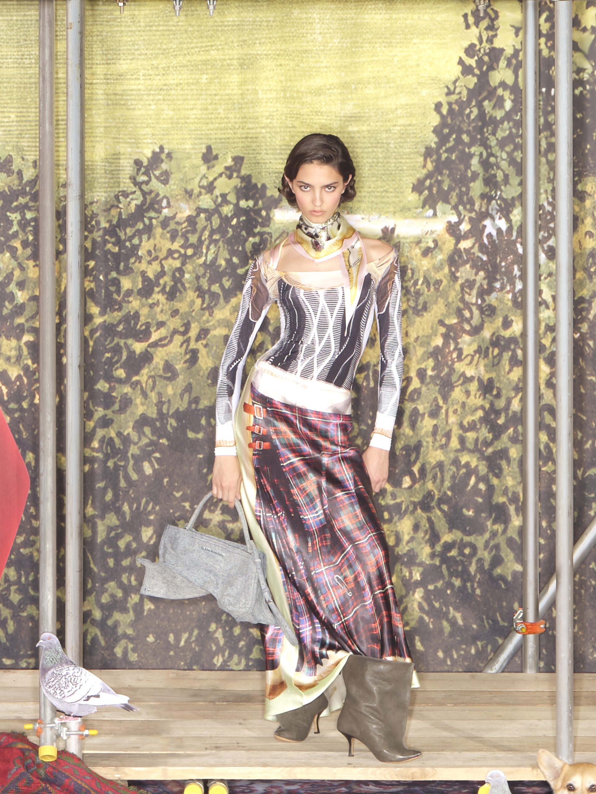 Prvi pogled H&M Glenn Martens kolekcija Razigrana kampanja s Joanne Lumley i Richardom E. Grantom slavi individualnost i samoizražavanje.