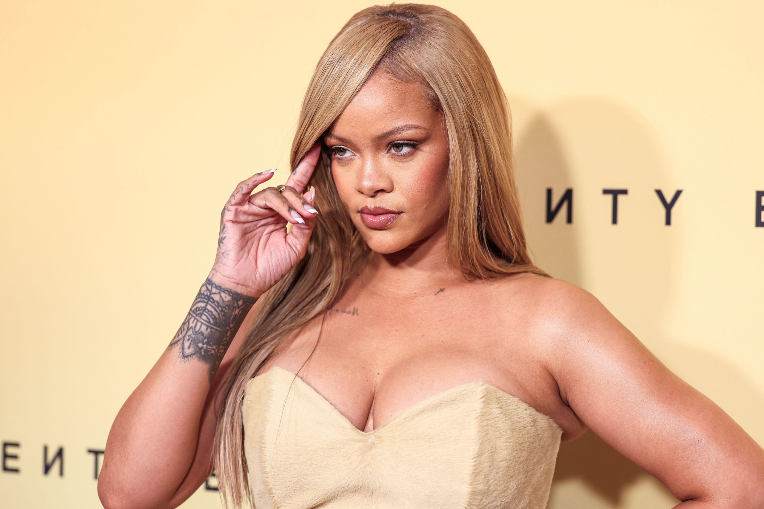 Rihanna izgubila 36 milijuna dolara zbog neuspjelog projekta s Louis Vuittonom! Hello magazin Croatia Hrvatska