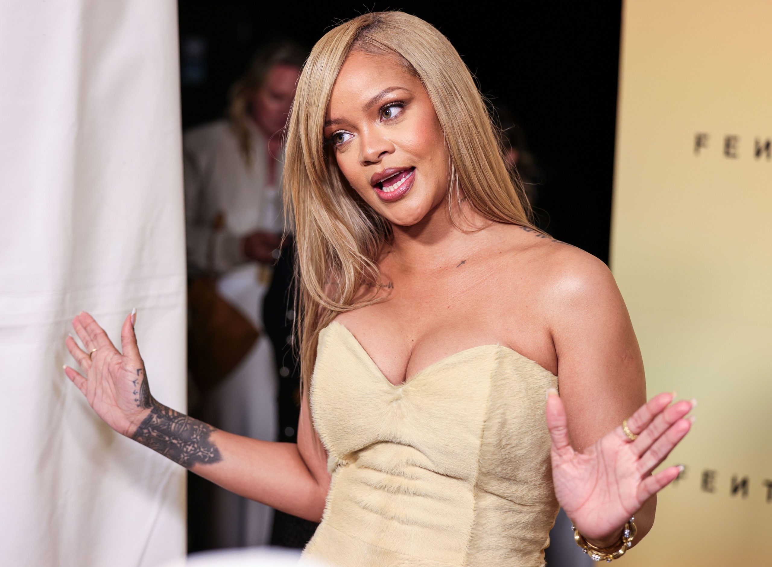 Rihanna izgubila 36 milijuna dolara zbog neuspjelog projekta s Louis Vuittonom! Hello magazin Croatia Hrvatska