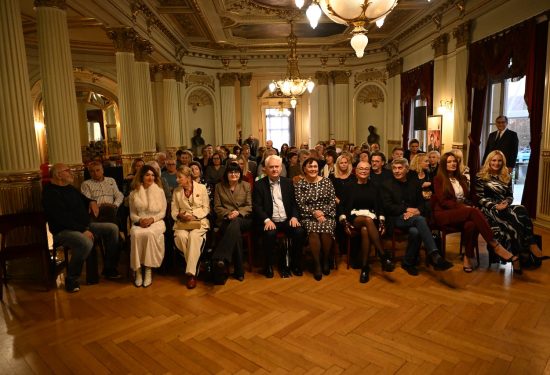 TIHOMIR STANIĆ PREMOSTIO VRIJEME I EMOCIJE ANJA ŠOVAGOVIĆ DESPOT, DRAGAN DESPOT I DRUGI NA ANDRIĆEVOJ “NA DRINI ĆUPRIJA” U ZAGREBU