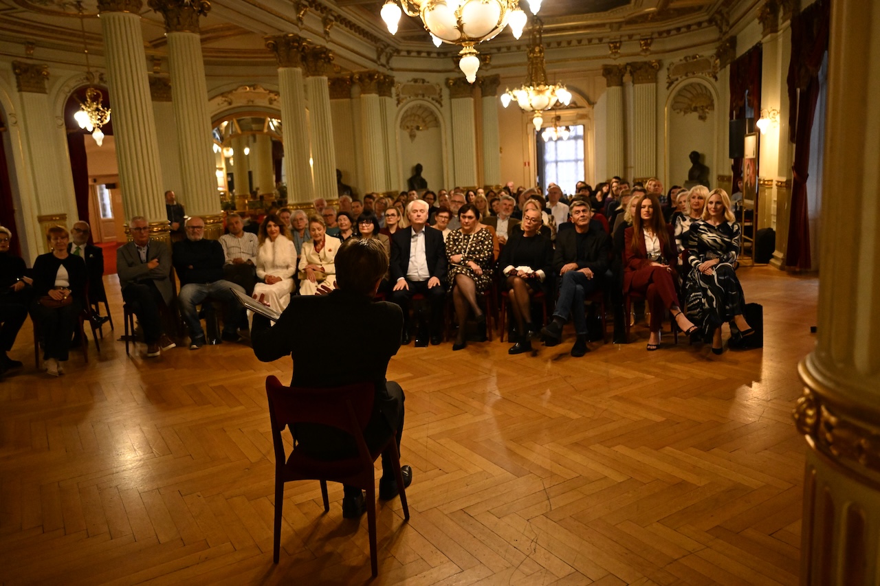 TIHOMIR STANIĆ PREMOSTIO VRIJEME I EMOCIJE ANJA ŠOVAGOVIĆ DESPOT, DRAGAN DESPOT I DRUGI NA ANDRIĆEVOJ “NA DRINI ĆUPRIJA” U ZAGREBU