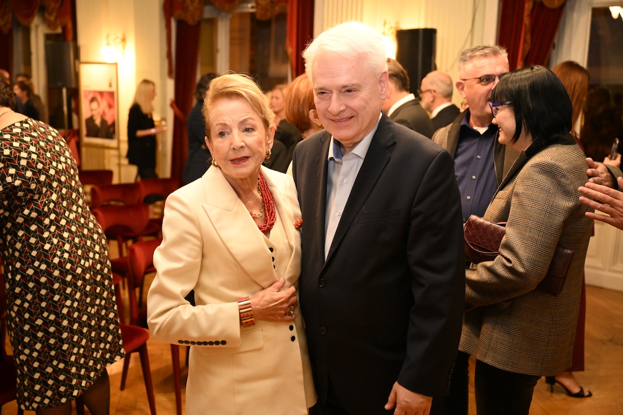 TIHOMIR STANIĆ PREMOSTIO VRIJEME I EMOCIJE ANJA ŠOVAGOVIĆ DESPOT, DRAGAN DESPOT I DRUGI NA ANDRIĆEVOJ “NA DRINI ĆUPRIJA” U ZAGREBU