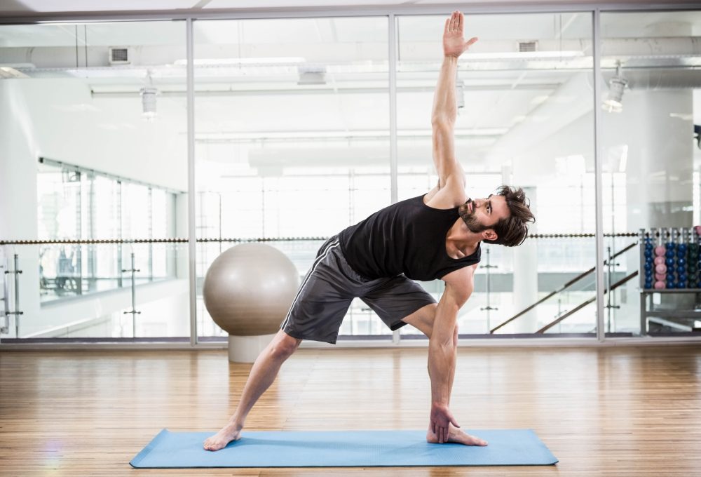 Yoga za muškarce – stvarno pomaže ili je samo Instagram trend