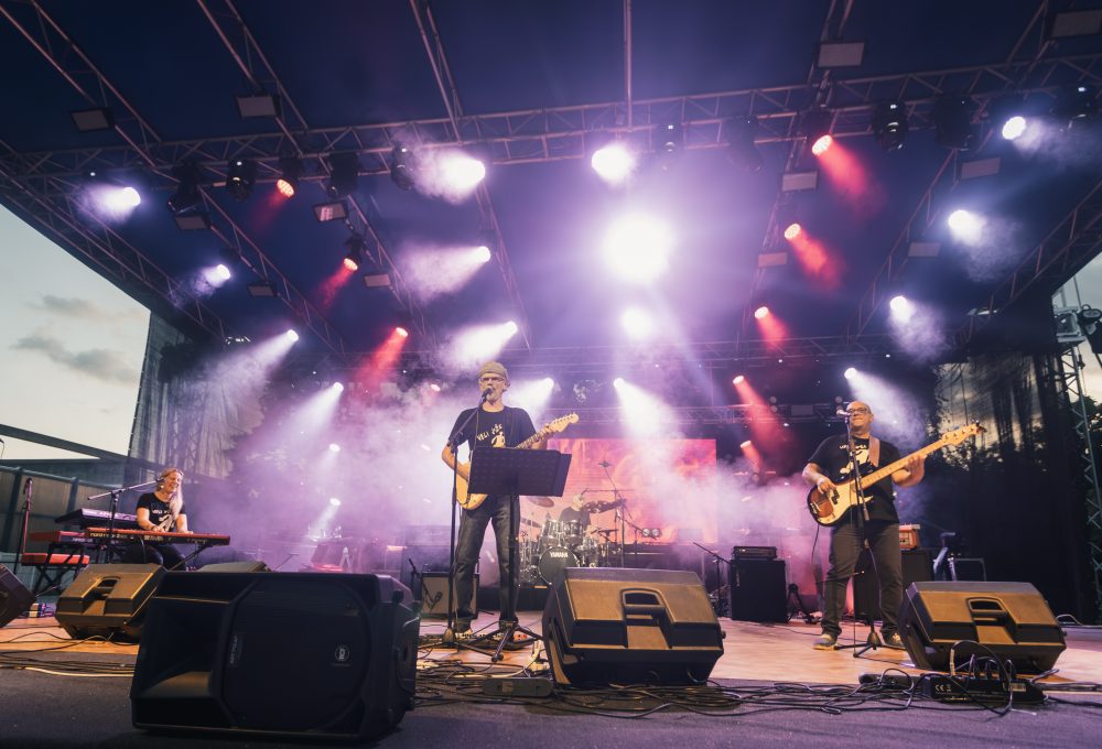 Za prijatelja koji je znao spojiti filozofiju i rock’n’roll - Veli Jože objavljuju „Pozdrav tebi, Stari”