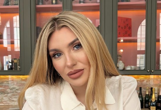 dr Petra Meštrić, Izvan okvira, inspirativna kampanja, empowerment žena, ženska snaga, autentičnost, bez osude, hrabrost, motivacija, mentalno zdravlje, samopouzdanje, osobni razvoj, društvene mreže, influencerica, liječnica influencerica, priče žena, žene podržavaju žene, izlazak iz okvira, život bez predrasuda, sloboda izražavanja, prihvaćanje sebe, body positivity, rušenje stereotipa, hrabre odluke, osobna promjena, životne odluke, osnaživanje u zajednici, društvena očekivanja, skinuti etikete, uklopiti se ili biti svoj, bez filtera, samopoštovanje, pozitivne promjene, motivacijski sadržaj, inspirativne priče, realan život online, izazovi karijere, ravnoteža posla i života, uspješne žene, moć zajednice, promjena mindseta, ženska podrška, borba protiv predrasuda, emocionalno zdravlje, stvarni razgovori, osvještavanje društva, sloboda izbora, biti svoj, osobna sloboda, definiraj sebe, osnaživanje identiteta, odvažan život, društveni pokret, kampanja na Instagramu, interaktivni sadržaj, video kampanja, reelse, motivacijski videi, inspirativni videi, priče iz života, autentična komunikacija, digitalna zajednica, hrabro živjeti, život po vlastitim pravilima, bez straha, društvena osuda, kako pobijediti strah, unutarnja snaga, osobni put, iskrene ispovijesti, motivacijska kampanja, društvene norme, rušenje normi, poticanje promjena, prihvati sebe, životna inspiracija, coaching mindset, žene u fokusu, pozitivna energija, novi početak, transformacija, podrška zajednice, ženska inicijativa, hrvatska influencerica, Zagreb lifestyle, lifestyle kampanja, psihološko osnaživanje, vrijednosti života, #IzvanOkvira, kampanja za žene, smjelost, odlučnost, uspjeh žena, vlastiti put, mijenjamo svijet, inspiracija za žene, prihvati izazov, jedinstvena ti, hrabrost za promjenu, inspirativni projekt, suvremena žena