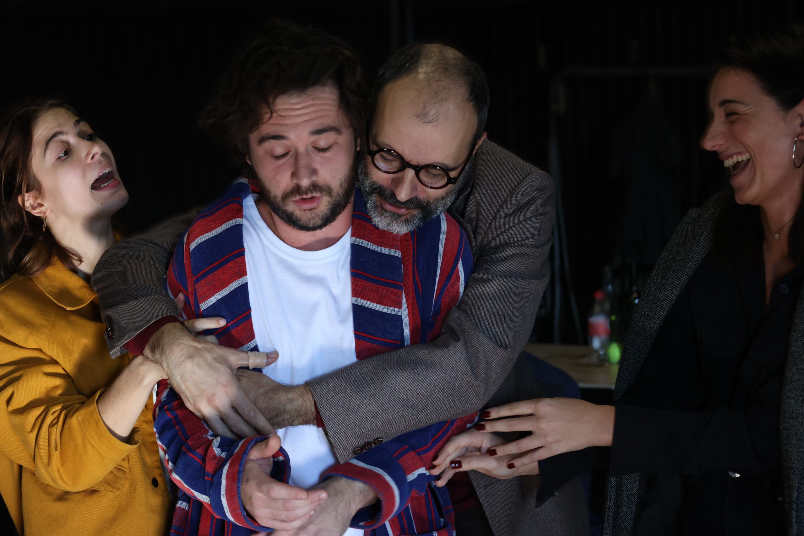 „Tri sestre, ja“ Borisa Liješevića: Dijeljenje sebe i svog života, svojih osjećaja i boli u trenutku zajedništva s publikom