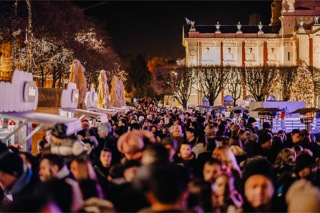ADVENT LEDENI PARK I ADVENT ZRINJEVAC OTVARAJU BLAGDANSKU SEZONU U ZAGREBU 