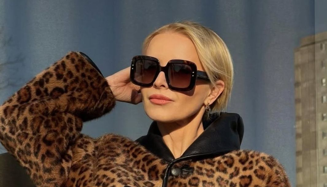 Bok, stigla sam malo škicnuti prvu verziju koju si nadopunio s gostom i točnim prezimenom Sanje Tatalović. To sam ispravila u drugoj verziji, a sada ti šaljem treću, vjerojatno finalnu.