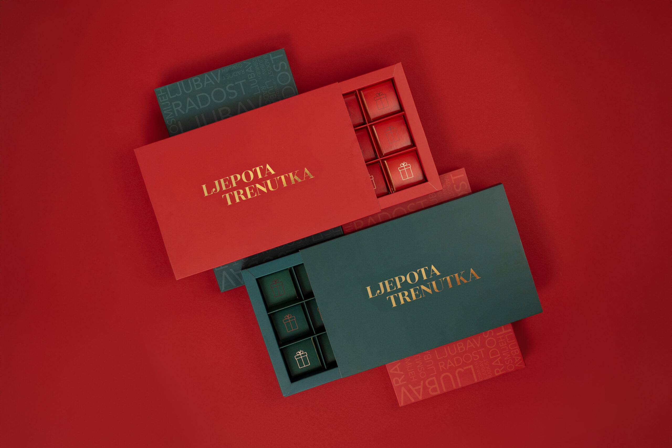 Projekt „Darujte ljepotu trenutka“ poziva sve da u blagdanskoj vrevi pronađu trenutak za ljubaznost. Ove godine fokus su mališani iz Specijalne bolnice za kronične bolesti dječje dobi Gornja Bistra – oni kojima svaki osmijeh, svaka gesta i svaki trenutak pažnje znači više nego što možemo zamisliti. Kako sudjelovati? Douglas je stvorio limitiranu kolekciju čokoladica koja spaja blagdanski ugođaj i humanitarni cilj. Elegantne kutije u crvenoj i smaragdno zelenoj boji, ukrašene zlatnim detaljima, nose tri riječi koje definiraju duh prosinca: LJUBAV, RADOST i OSMIJEH. Svaka kutija nije samo slatki užitak – ona je mali znak pažnje koji može postati velika nada. Još važnije, svaka kupljena kutija donosi konkretno dobro – Douglas donira 5 eura bolnici Gornja Bistra kako bi djeci osigurao bolje uvjete, više njege i više trenutaka koji liječe. Jedan mali poklon postaje zagrljaj na daljinu i poruka podrške, podsjećajući nas da pravo značenje Božića nije u sjaju ukrasa, već u ljubavi i radosti koje širimo. „Ljepota trenutka“ dostupna je u svim Douglas parfumerijama i na douglas.hr. Svi koji žele podržati ovu toplu misiju mogu podijeliti svoje trenutke darivanja na društvenim mrežama uz hashtag #DarujteLjepotuTrenutka i inspirirati druge da učine isto. U vrijeme kada volimo jače, darujemo više i vjerujemo dublje, mali trenuci brižnosti imaju moć promijeniti svijet – barem svijet jednog djeteta.