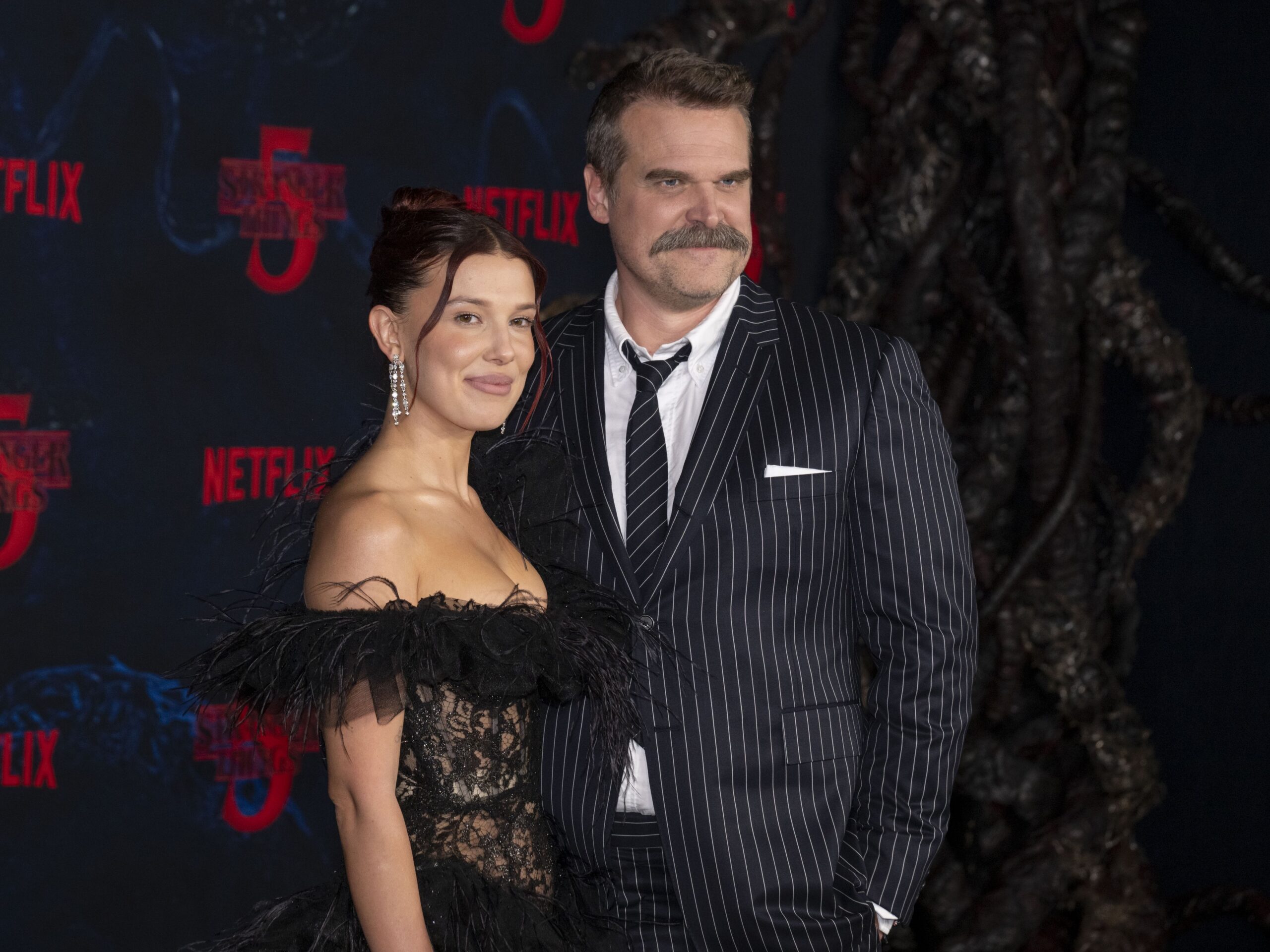 David Harbour i Millie Bobby Brown Hello Magazin Croatia Hrvatska