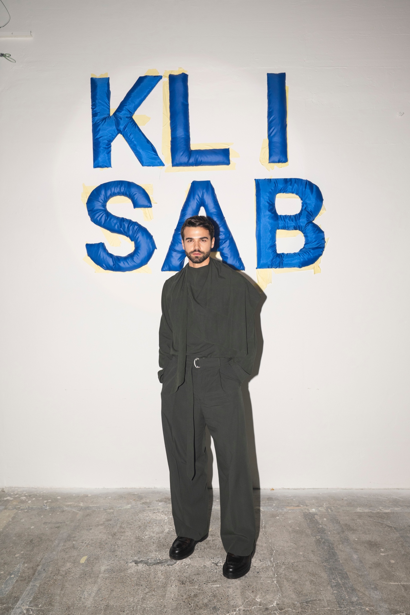 KLISAB REVIJA POZNATE OSOBE