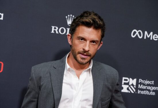 Jonathan Bailey iskreno o očinstvu Hello Magazin Croatia Hrvatska