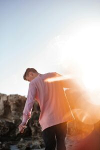 Kako nositi nježne tonove i ostaviti snažan dojam u muškoj modi Hello Magazin Croatia Hrvatska