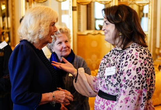 Kraljica Camilla komentirala kilograme britanske glumice Hello Magazin Croatia Hrvatska