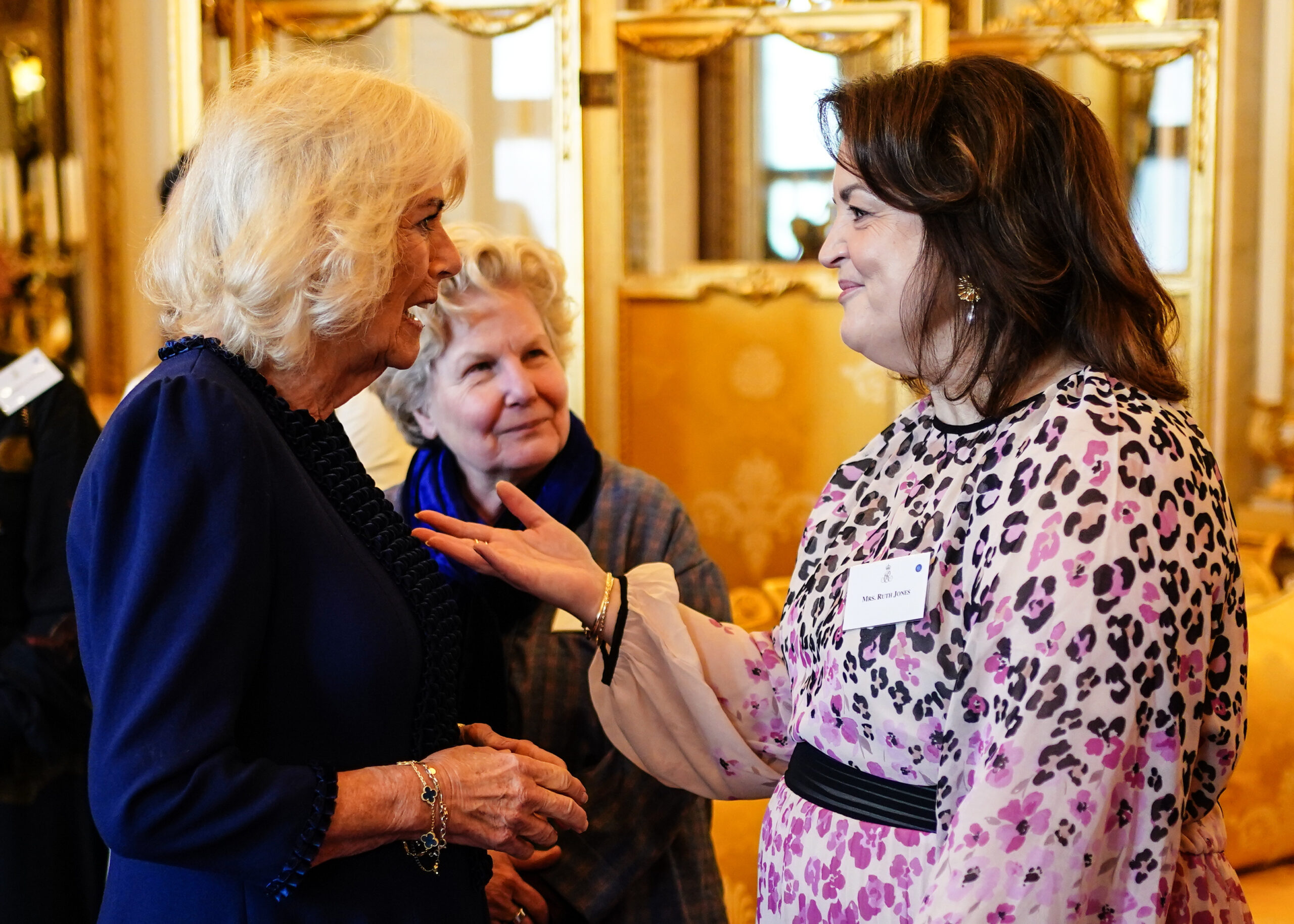 Kraljica Camilla komentirala kilograme britanske glumice Hello Magazin Croatia Hrvatska