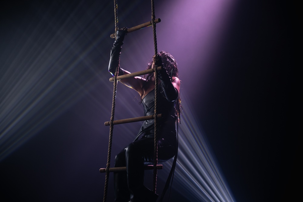 NO QUITTER MARCELA DONOSI HIMNU ŽENSKE SNAGE, OTPORNOSTI I NEODUSTAJANJA