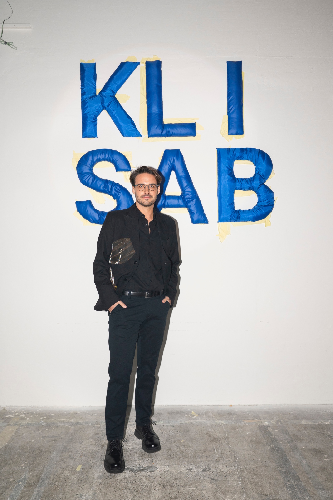 KLISAB REVIJA POZNATE OSOBE