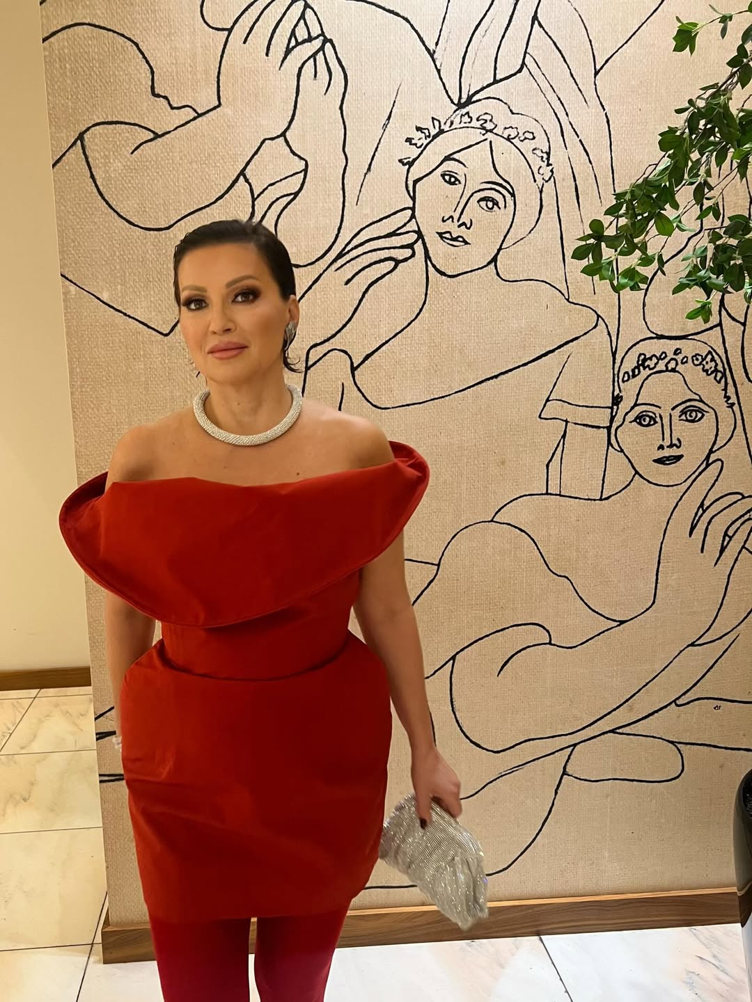 Nina Badrić oduševila couture izdanjem u vatreno crvenoj haljini koje spaja glamur, eleganciju i moderan minimalizam Hello Magazin Croatia Hrvatska