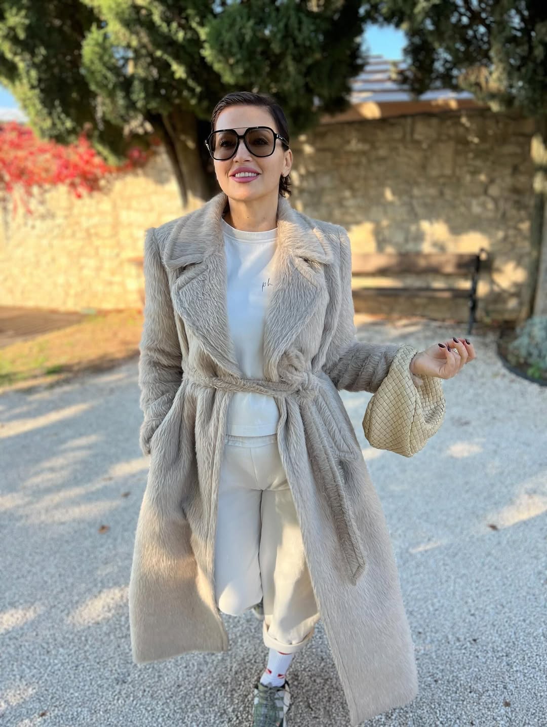 Nina Badrić u modnom izdanju koje spaja eleganciju i udobnost Hello Magazin Croatia