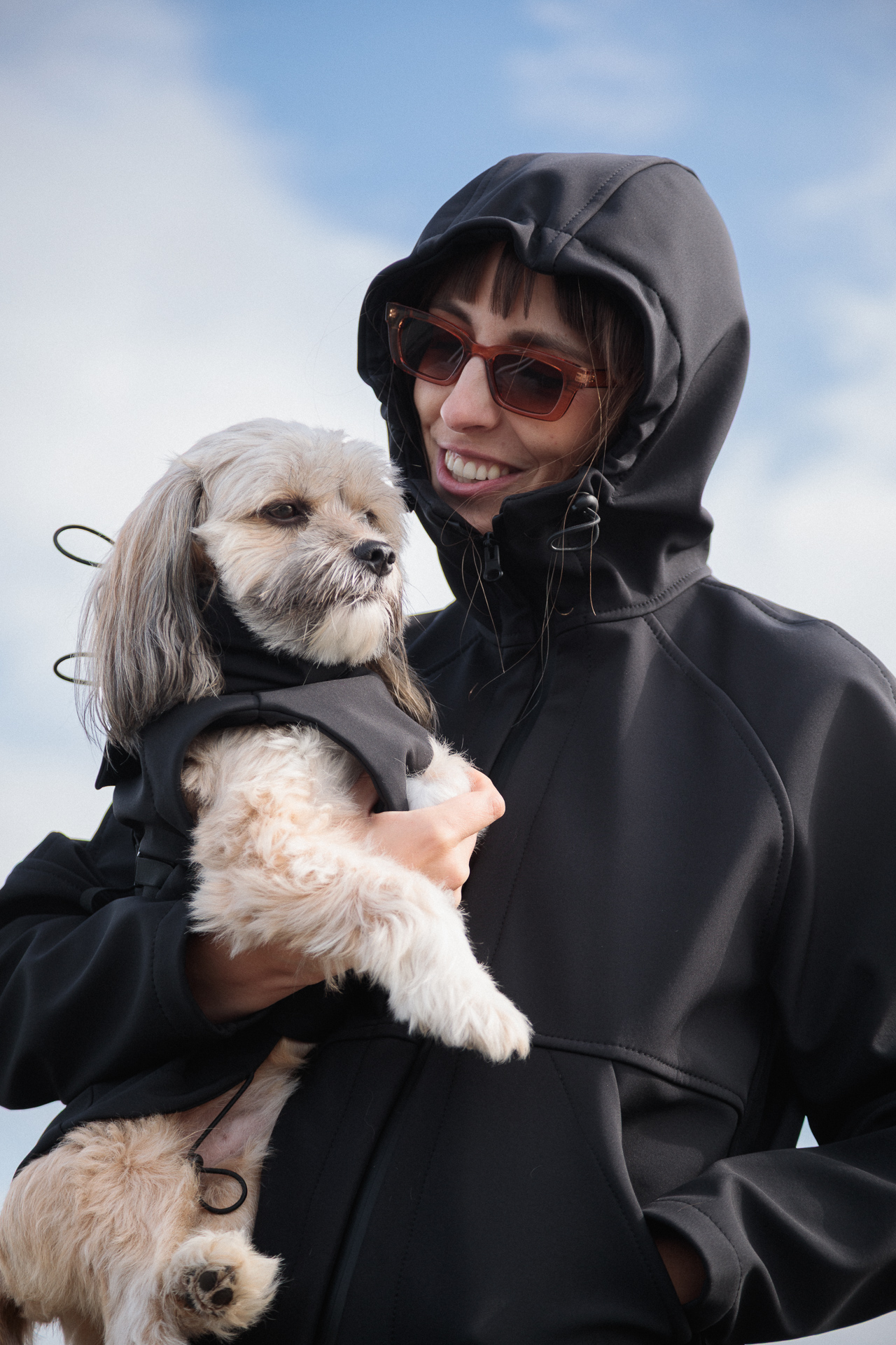 Ana Maria Ricov, Shibesu, Shibesu kolekcija, nova kolekcija Shibesu, matching jakne za pse i vlasnike, matching jakne, kišne jakne za pse, kišne jakne za vlasnike pasa, modna kolekcija za pse, hrvatski dizajn, hrvatski brend, domaći dizajn, modni brend za pse, Ana Maria Ricov dizajnerica, Shibesu nova kolekcija, Shibesu 2025, Shibesu jakne, Shibesu ruksaci, Shibesu park jakna, Shibesu Soft shell, Soft shell jakne, vodonepropusne jakne, vodoodbojne jakne, matching outfit za pse, matching outfit za vlasnike pasa, matching jakne za ljude i pse, jesenska kolekcija, zimska kolekcija, urbana moda, funkcionalna moda, održiva moda, modni dizajn, hrvatska modna scena, hrvatska dizajnerica, modna kampanja, modni brend, modni stil, modni trendovi, psi u modi, modni dodaci za pse, ruksaci za pse, modni ruksaci, matching set za pse i vlasnike, Shibesu limeta, Shibesu crna, vibrantna limeta, crna klasika, kišni stil, jesenska šetnja, zimska šetnja, modni set za kišu, vodonepropusni ruksak, vodootporna jakna, Shibesu showroom Zagreb, Shibesu webshop, Shibesu online shop, Shibesu Instagram, Shibesu Facebook, hrvatski brend za pse, matching moda, matching fashion, dog fashion, dog style, human dog matching, Ana Maria Ricov dizajn, modni dizajn za pse, dizajnerske jakne za pse, luksuzne jakne za pse, stylish psi, lifestyle za pse, urbani lifestyle, ljubav prema psima, šetnja s psom, psi i moda, priroda i moda, hrvatski modni brend, hrvatski dizajn za pse, Shibesu inspiracija, Shibesu kampanja, Doris Fatur fotografija, modna fotografija, Gabriela Alfier, Ivan Oberan, Katerina Skelin, Shiba pas, Shiba Inu, Ankica i Dragec, Pablo pas, Argus pas, Atlas pas, Njoka pas, matching set Shibesu, Shibesu outfiti, Shibesu inspiracija za šetnju, modni detalji za jesen, modni detalji za zimu, održivi materijali, funkcionalni dizajn, elegantna kišna jakna, trendy jakna, modna inspiracija, ljubav između čovjeka i psa.