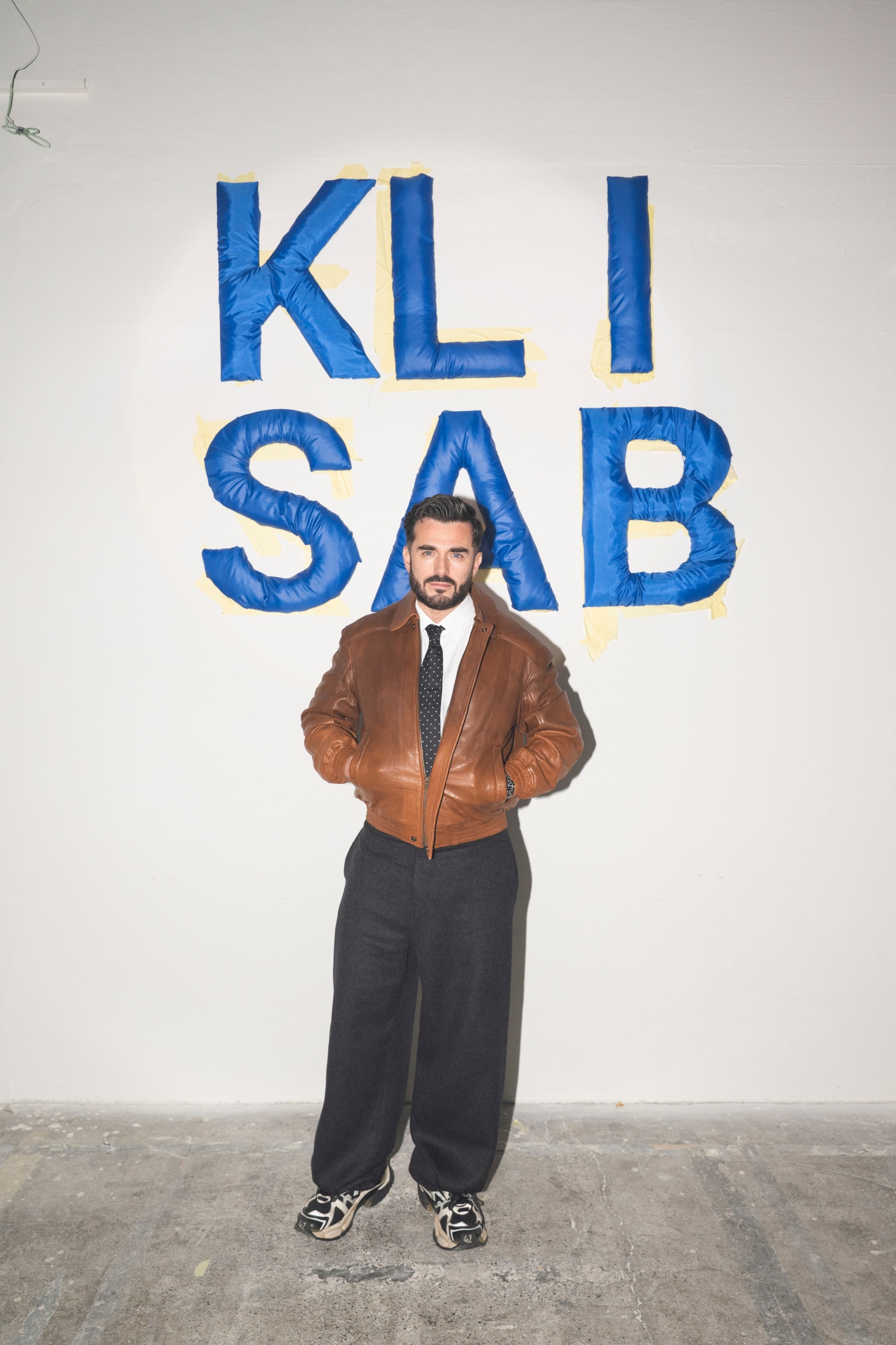 KLISAB REVIJA POZNATE OSOBE