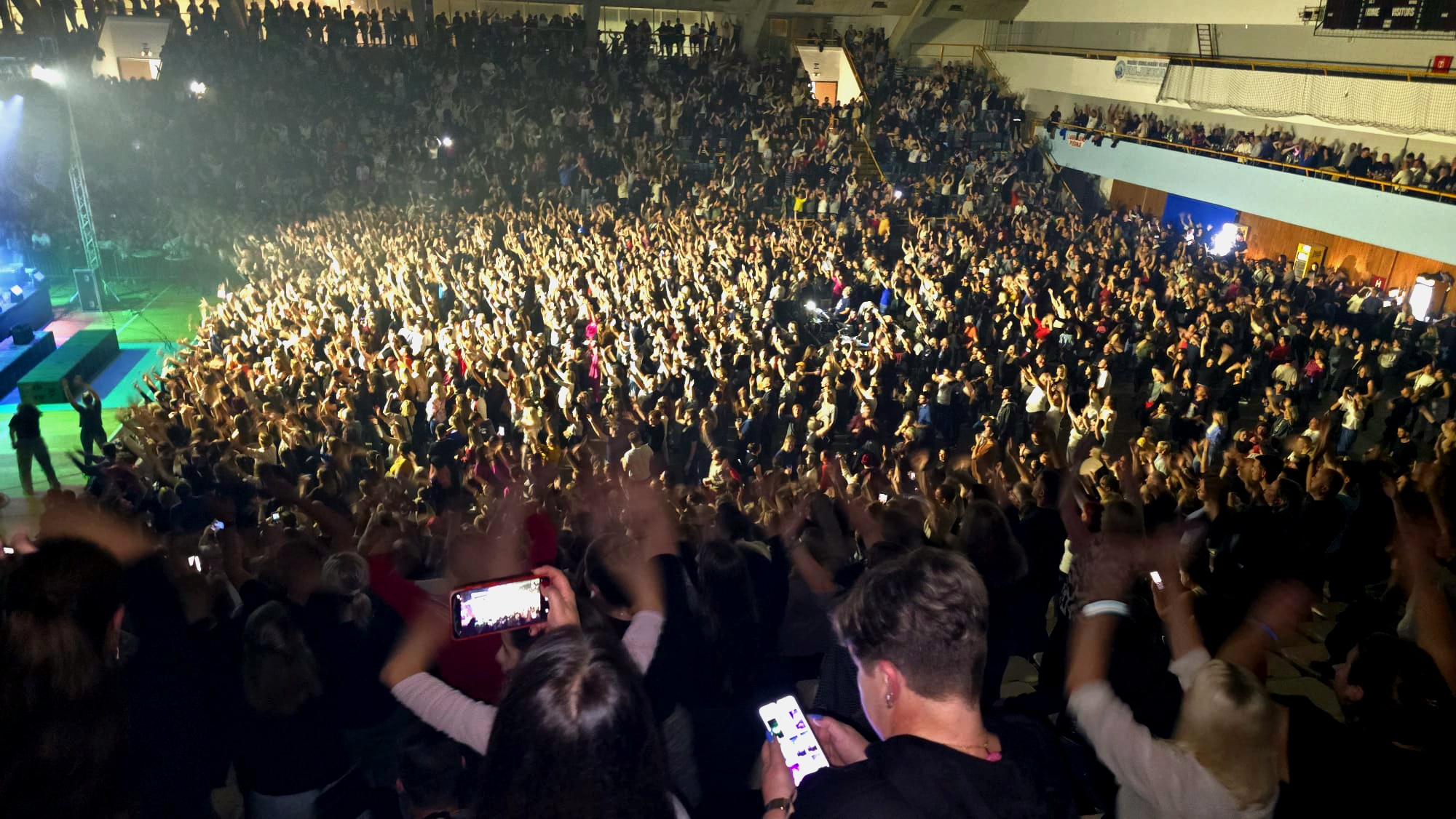 Plavi orkestar raspametio Rijeku: Dvorana mladosti odzvanjala hitovima i nostalgijom 