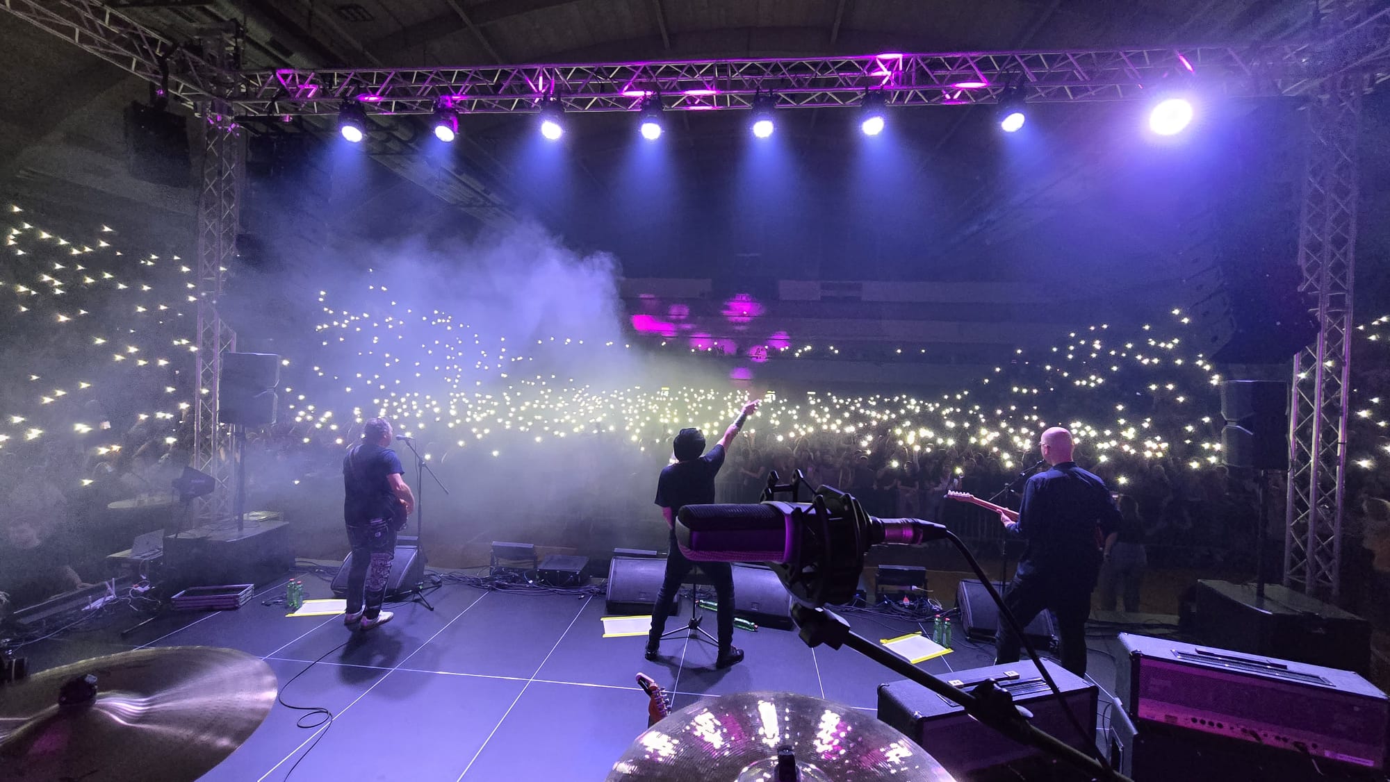 Plavi orkestar raspametio Rijeku: Dvorana mladosti odzvanjala hitovima i nostalgijom 