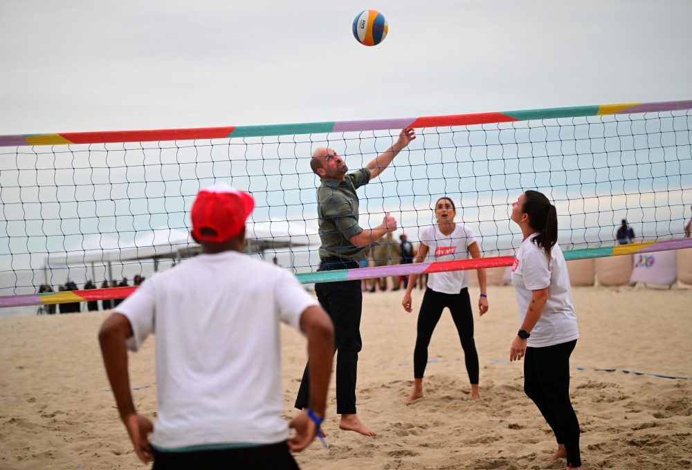 Princ William bos zaigrao odbojku Hello Magazin Croatia Hrvatska