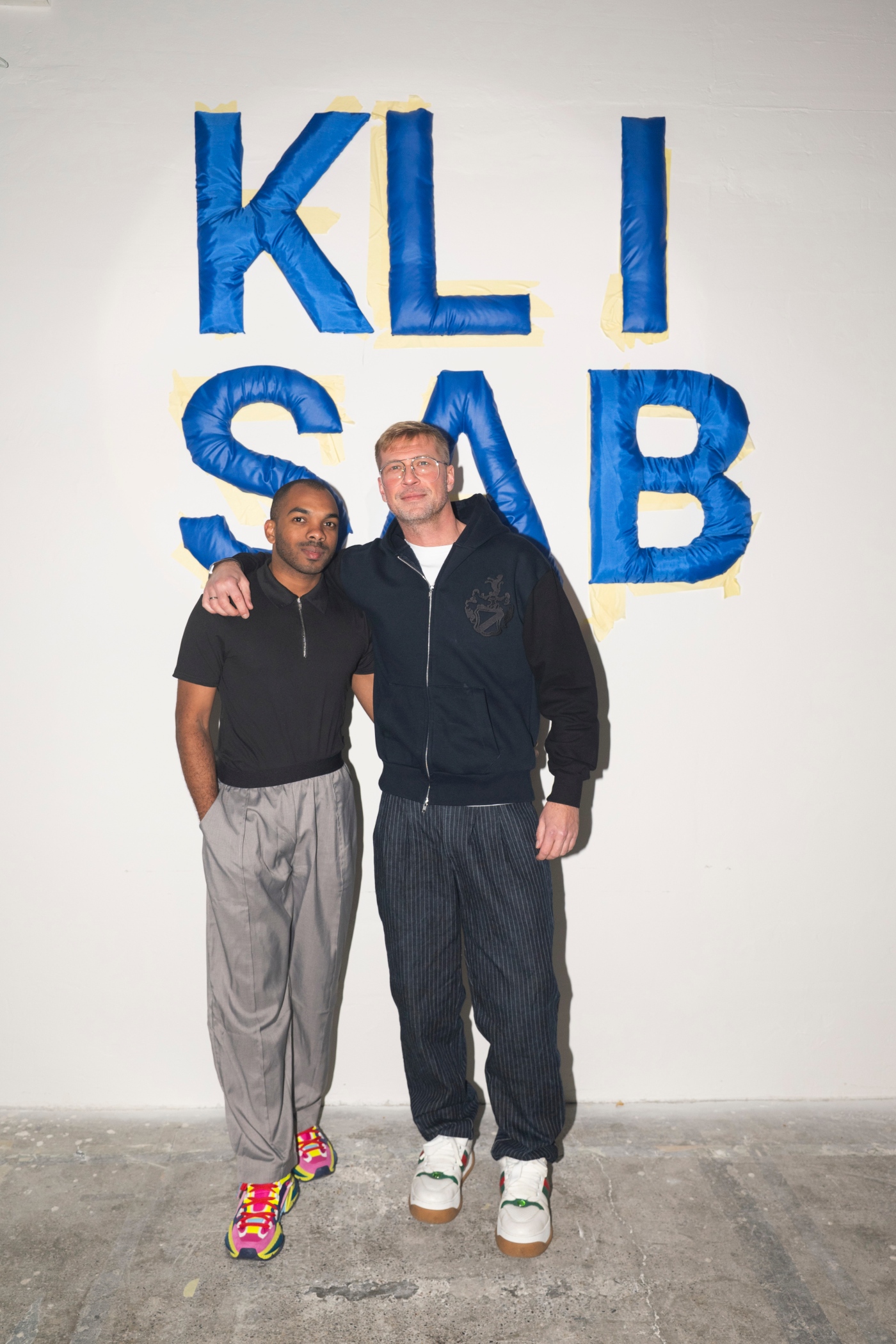 KLISAB REVIJA POZNATE OSOBE