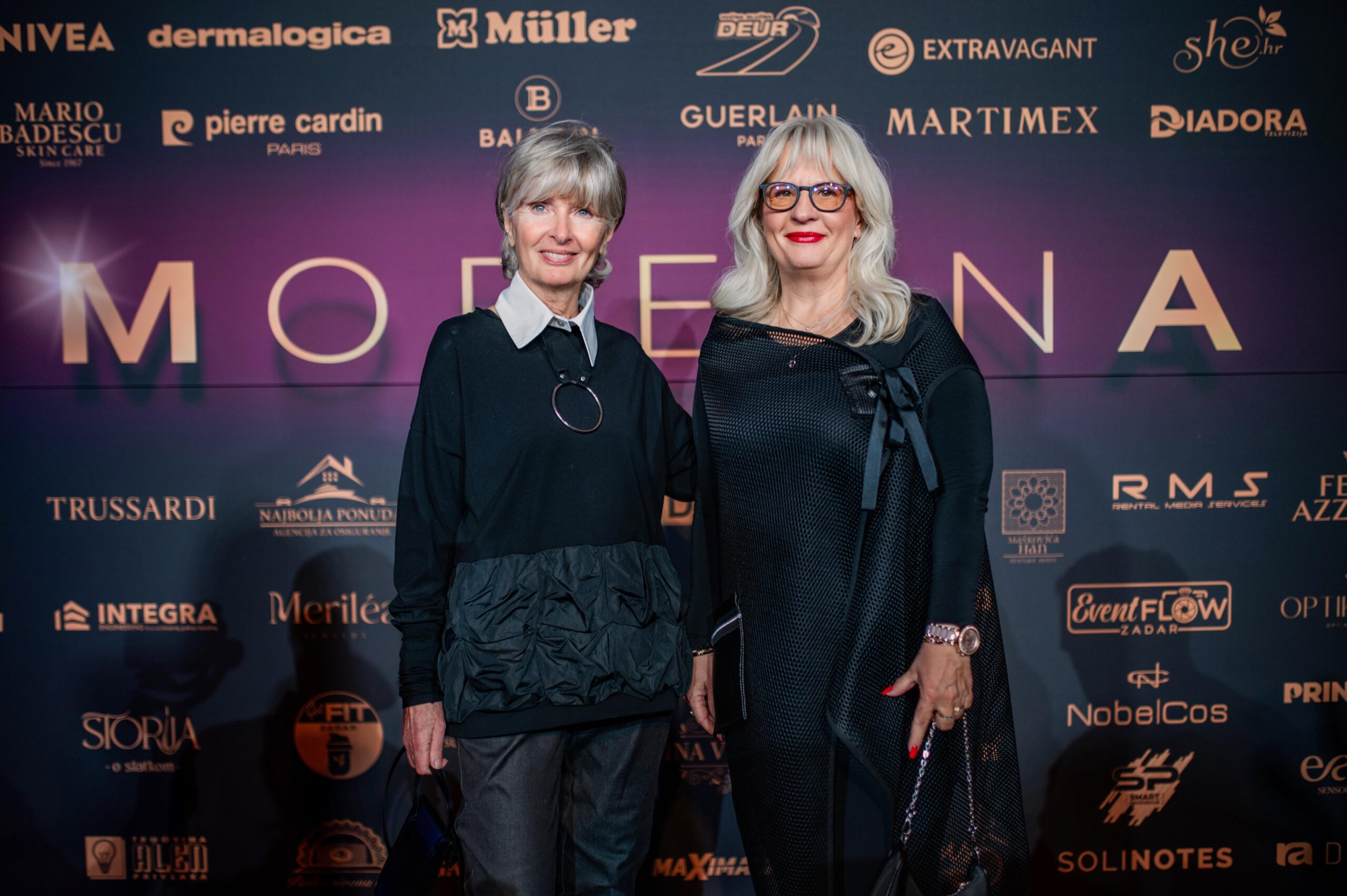 Zadar moda, modni događaj Zadar, ModernA 2025, Zadar Cruise Port, modna revija Zadar, hrvatski dizajneri, modna manifestacija, modna scena Hrvatska, DeLight kolekcija, Martina Herak, W(hole) kolekcija, Katarina Mamić, Manana Bogačevska, Igor Todorović, Marina Design, Arileo, Jet Lag, THE ELFS, modna pista, modne kolekcije 2025, fashion event Croatia, modna revija 2025, moda Hrvatska, domaći dizajneri, regionalna moda, modna industrija, fashion show, modne kreacije, jesensko-zimska kolekcija, modna inspiracija, luksuzna moda, elegantne haljine, večernje haljine, dizajnerske kreacije, modni spektakl, haute couture Hrvatska, fashion editorial, modni trendovi, modni brendovi, hrvatska modna scena, modna elita, Zadar događanja, lifestyle događaj, gala večer, modna energija, fashion lovers, modna publika, hrvatski brendovi, modni minimalizam, modna umjetnost, avangardni dizajn, kreativnost u modi, modna estetika, žene u modi, ženski dizajn, modna harmonija, modni luksuz, elegantni stil, modna sofisticiranost, fashion show Croatia, modna pista Hrvatska, beauty partneri, Dermalogica, Erborian, Balmain Hair Couture, Pierre Cardin beauty, Guerlain parfem, Audi A6 e-tron, modna elegancija, modni performans, modna večer, modni trendovi 2026, dizajnerska moda, modna vizija, umjetnost odijevanja, modni statement, modna strast, večer mode, luksuzni brendovi, hrvatski dizajn, fashion inspiration, modni noviteti, kolekcije 2025, modna sezona, stil i dizajn, modna scena Jadran, modna revija Hrvatska, Zadar eventi, fashion night, glamour night, hrvatski fashion event, ekskluzivni događaj, modni dizajneri Balkana, modna publika Hrvatska, stylish Zadar, modna manifestacija 2025, moda i ljepota, elegancija i stil, moderni dizajn, fashion Croatia 2025, modna čarolija,