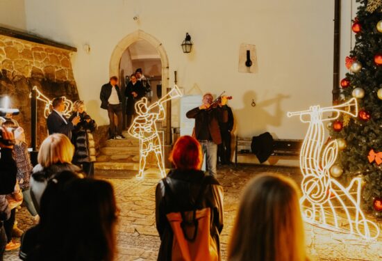 Trakošćan zasjao u čaroliji svjetla – otvorena izložba „Dvorac svjetla“