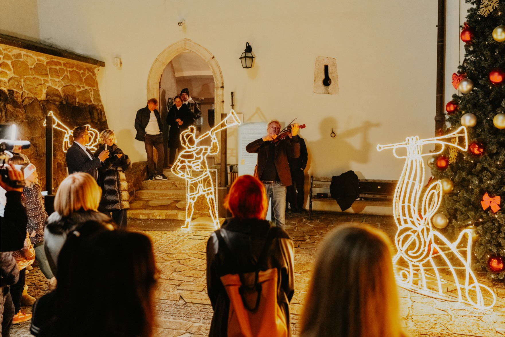 Trakošćan zasjao u čaroliji svjetla – otvorena izložba „Dvorac svjetla“