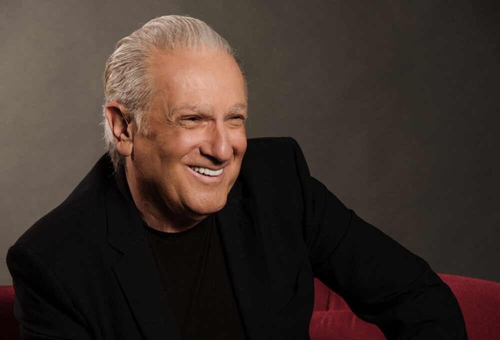 Željko Samardžić, novogodišnji koncert, Zagreb, Mozaik Event Centar, glazbeni doživljaj, hitovi, balada, emocije, Eventim, večer ljubavi, bezvremenska glazba, koncertna sezona, vrhunska produkcija, publika, glazbena svečanost