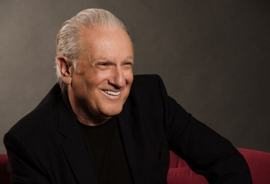 Željko Samardžić, novogodišnji koncert, Zagreb, Mozaik Event Centar, glazbeni doživljaj, hitovi, balada, emocije, Eventim, večer ljubavi, bezvremenska glazba, koncertna sezona, vrhunska produkcija, publika, glazbena svečanost