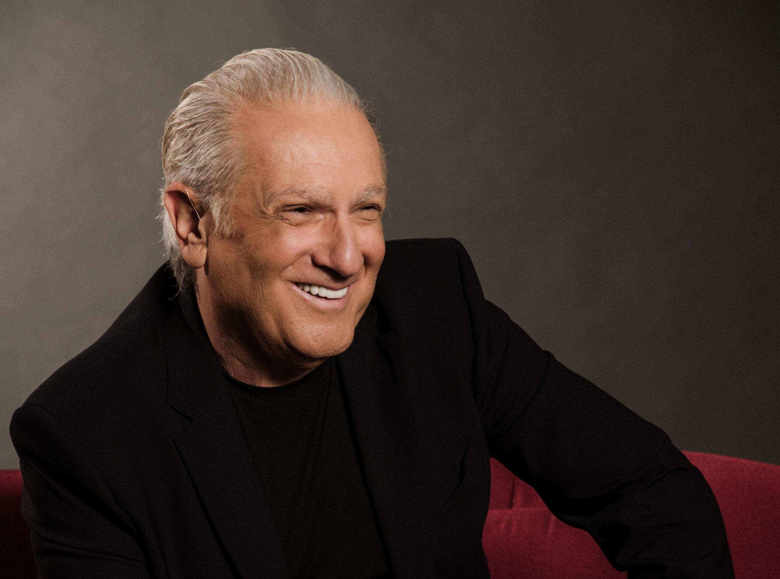 Željko Samardžić, novogodišnji koncert, Zagreb, Mozaik Event Centar, glazbeni doživljaj, hitovi, balada, emocije, Eventim, večer ljubavi, bezvremenska glazba, koncertna sezona, vrhunska produkcija, publika, glazbena svečanost