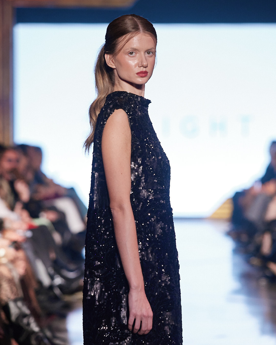 Odijelo koje mijenja pravila igre: DeLight pokazao što znači moć ženstvenosti