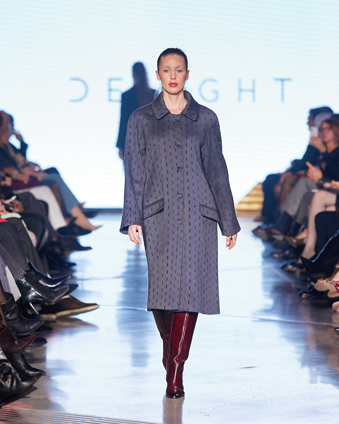 Odijelo koje mijenja pravila igre: DeLight pokazao što znači moć ženstvenosti