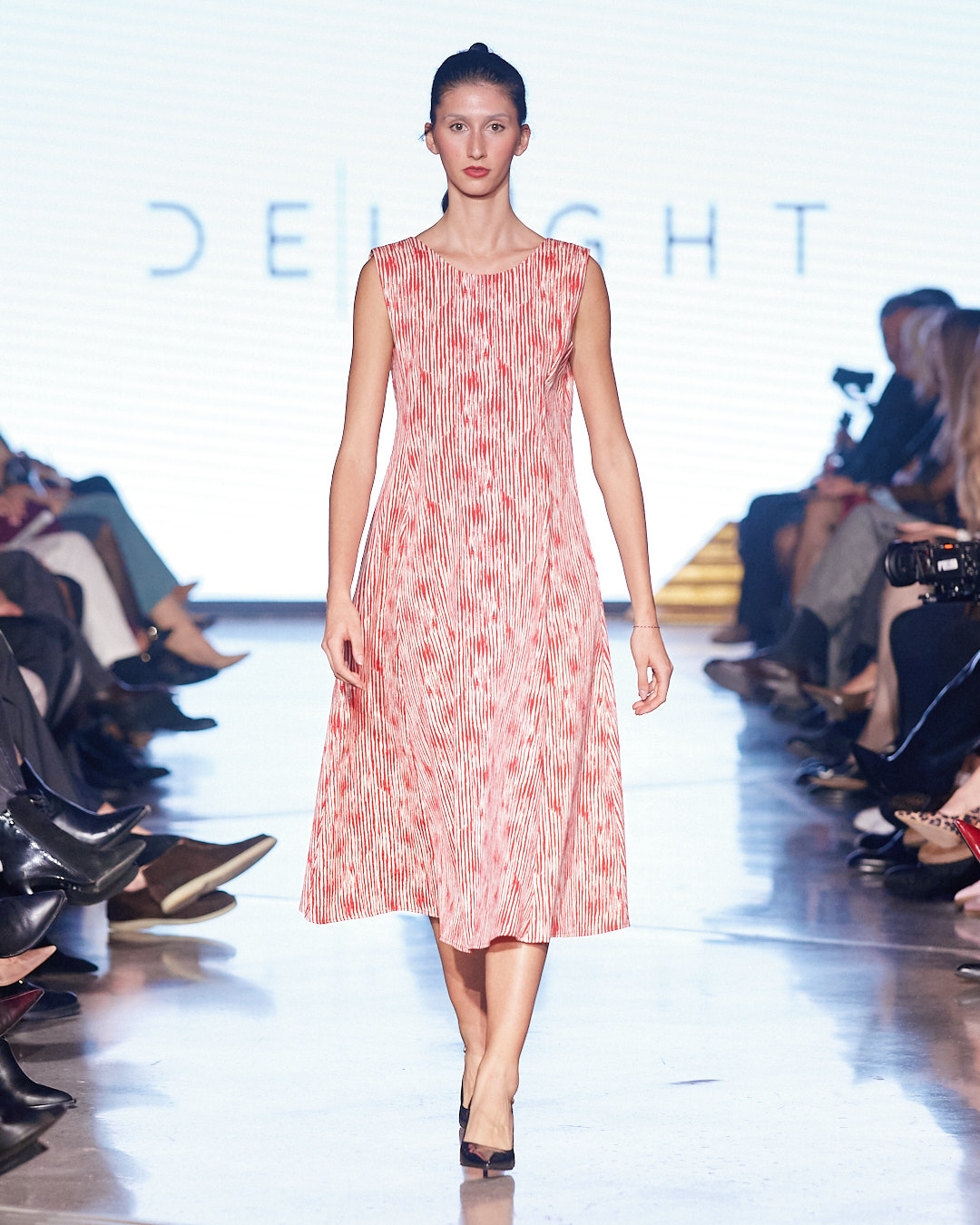 Odijelo koje mijenja pravila igre: DeLight pokazao što znači moć ženstvenosti