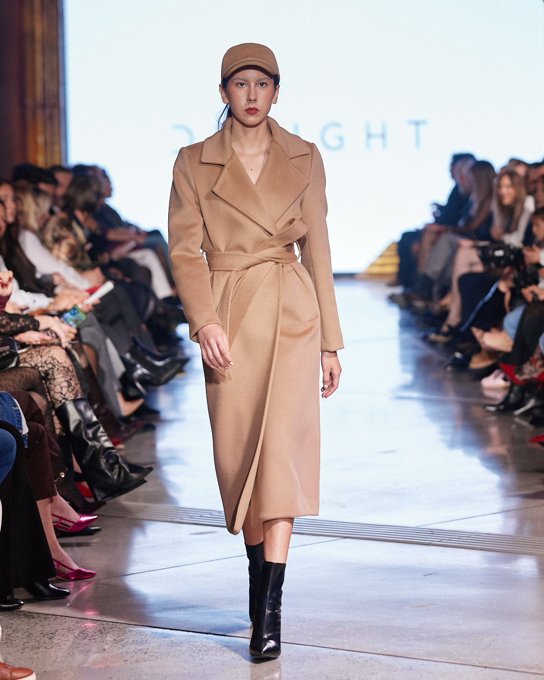 Odijelo koje mijenja pravila igre: DeLight pokazao što znači moć ženstvenosti