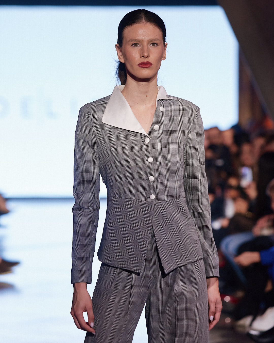 Odijelo koje mijenja pravila igre: DeLight pokazao što znači moć ženstvenosti