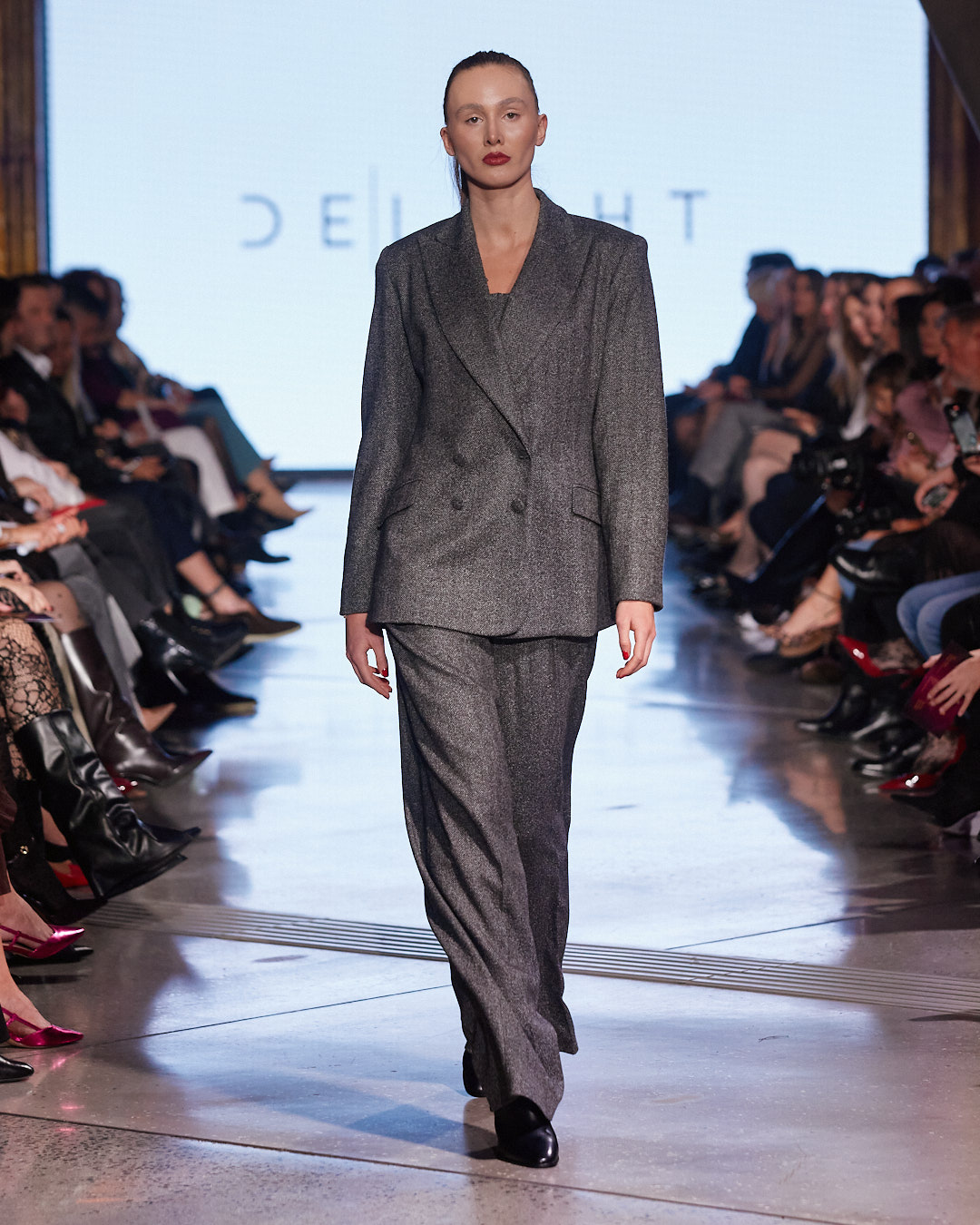 Odijelo koje mijenja pravila igre: DeLight pokazao što znači moć ženstvenosti