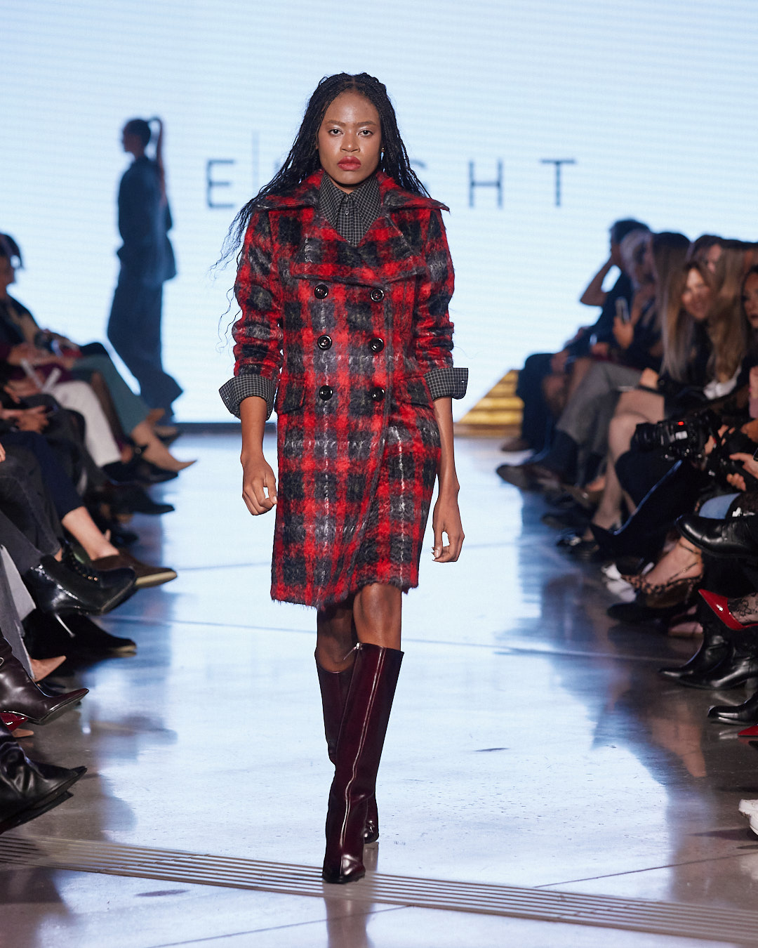 Odijelo koje mijenja pravila igre: DeLight pokazao što znači moć ženstvenosti