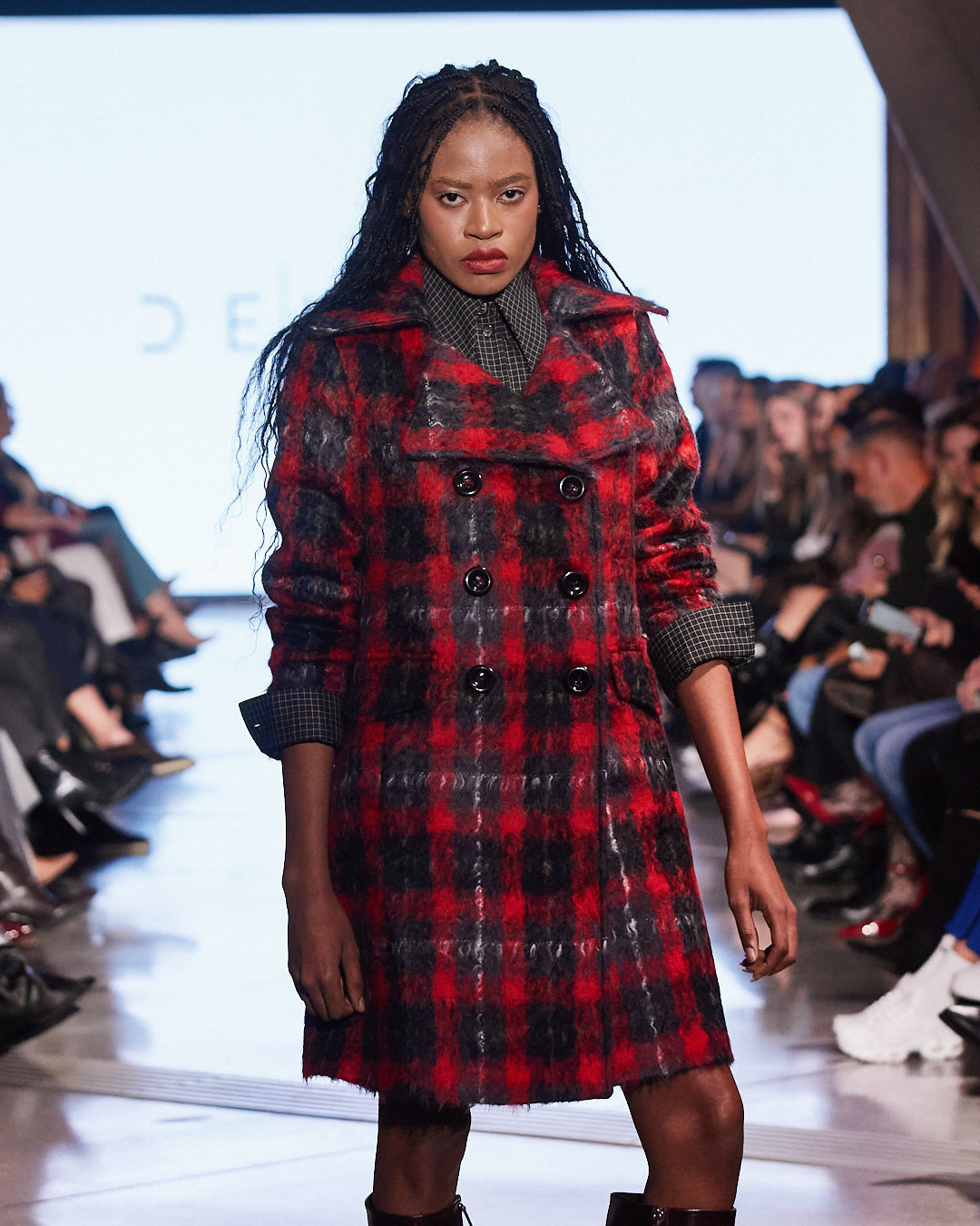 Odijelo koje mijenja pravila igre: DeLight pokazao što znači moć ženstvenosti