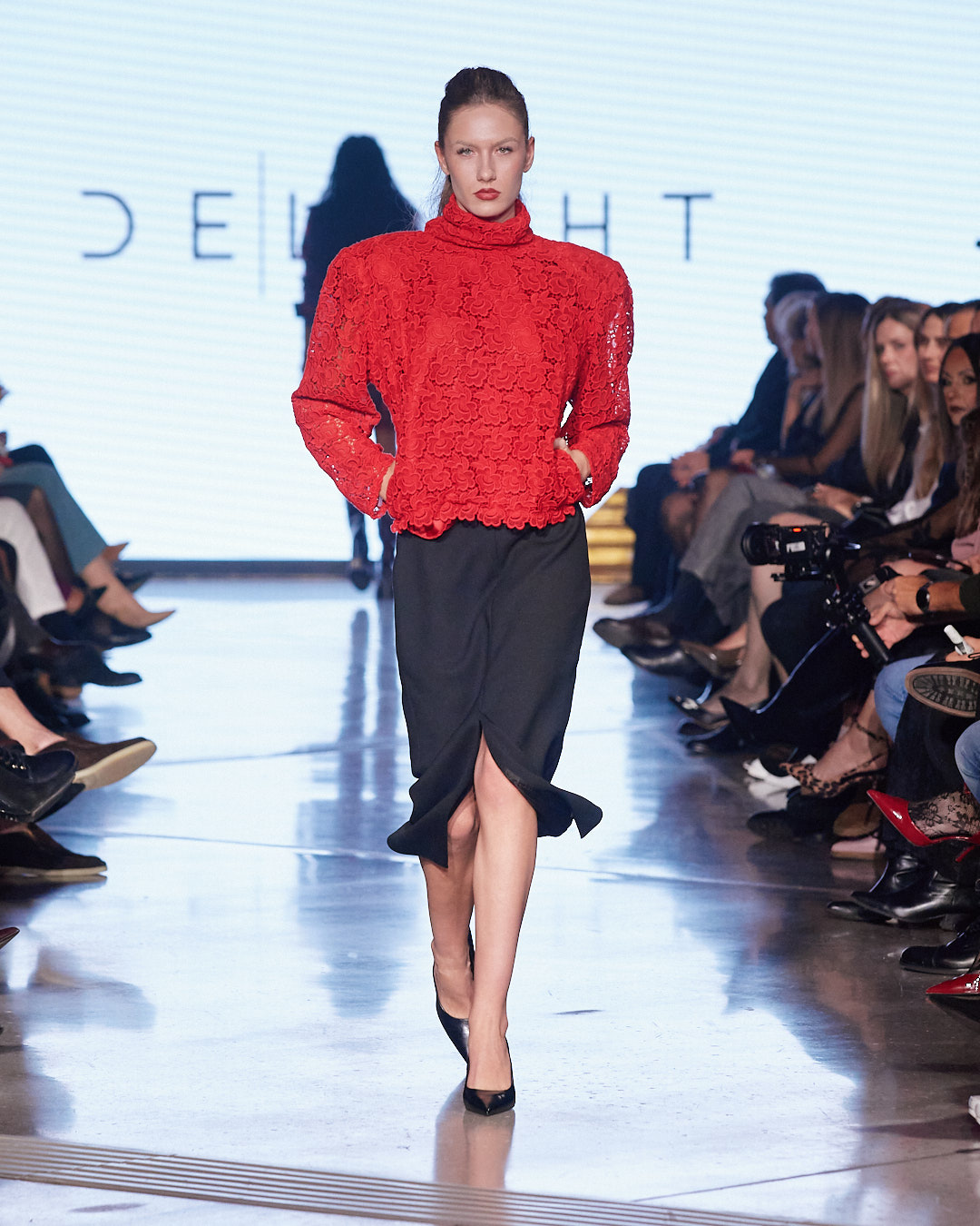 Odijelo koje mijenja pravila igre: DeLight pokazao što znači moć ženstvenosti