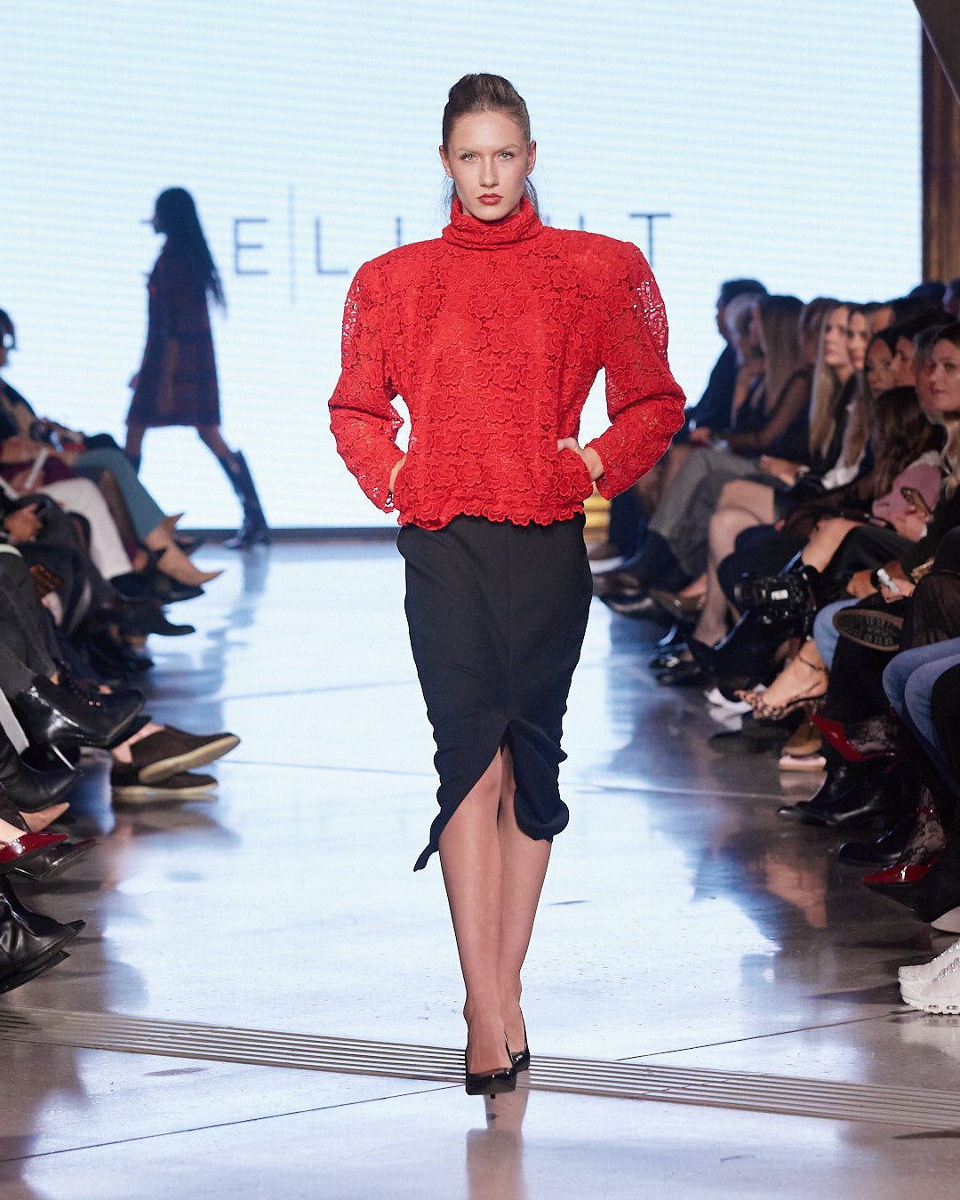 Odijelo koje mijenja pravila igre: DeLight pokazao što znači moć ženstvenosti