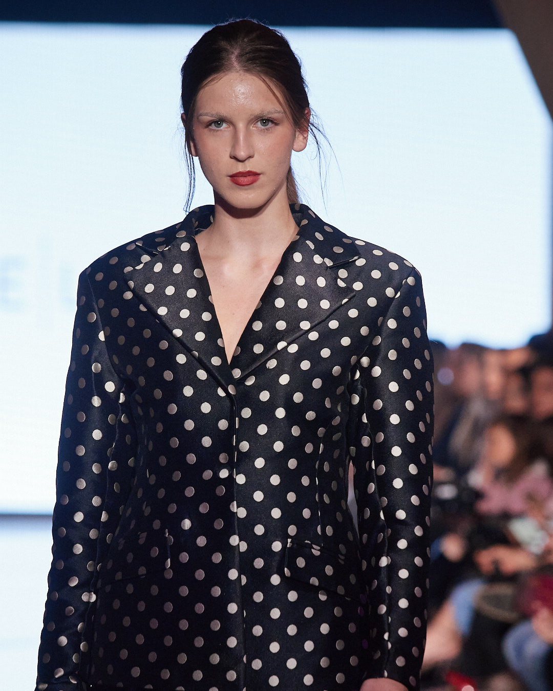 Odijelo koje mijenja pravila igre: DeLight pokazao što znači moć ženstvenosti