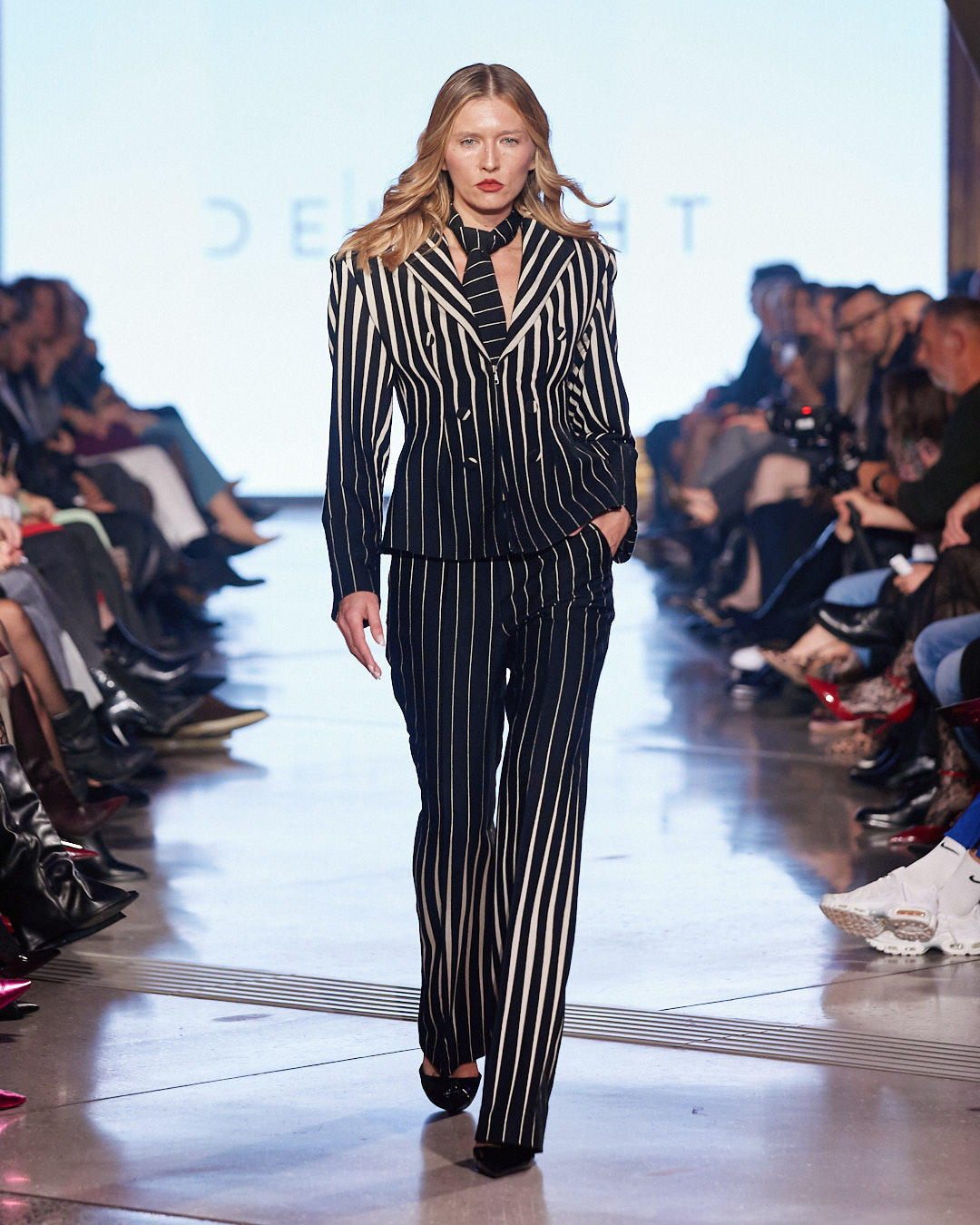 Odijelo koje mijenja pravila igre: DeLight pokazao što znači moć ženstvenosti