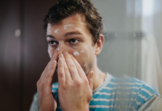 noćna njega muške kože prije spavanja